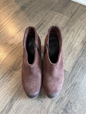 Johnston & Murphy Women’s Suede Ankle Boots